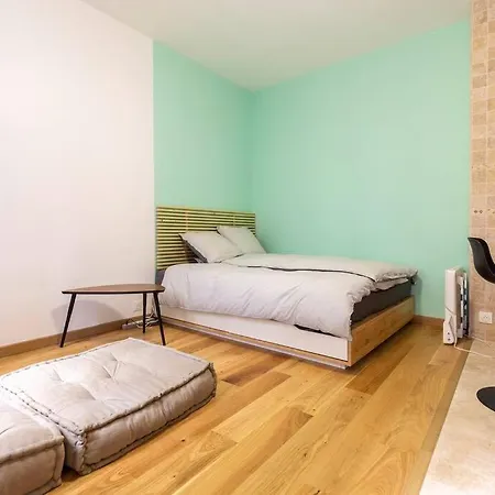 Cosy Full Heart Of Paris